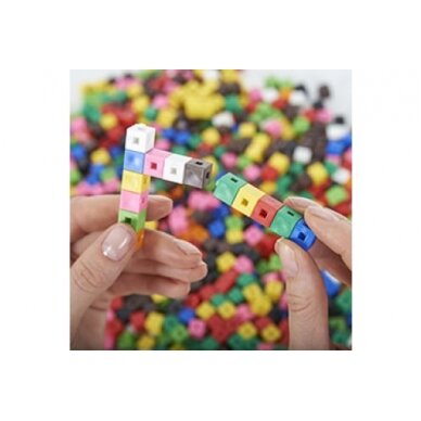 1 cm dydžio susikabinantys kubeliai - 1000 vnt. 1 cm dydžio susikabinantys kubeliai - 1000 vnt.