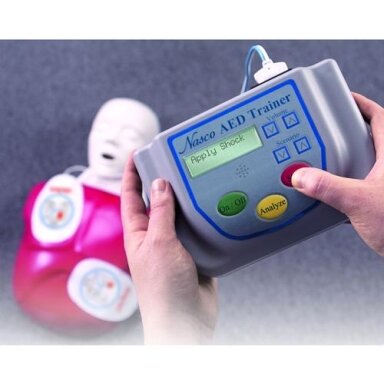 Life/form® AED treniruoklis su manekenu Basic Buddy™ CPR kūdikio gaivinimui su defibriliatoriumi Life/form® AED treniruoklis su manekenu Basic Buddy™ CPR kūdikio gaivinimui su defibriliatoriumi