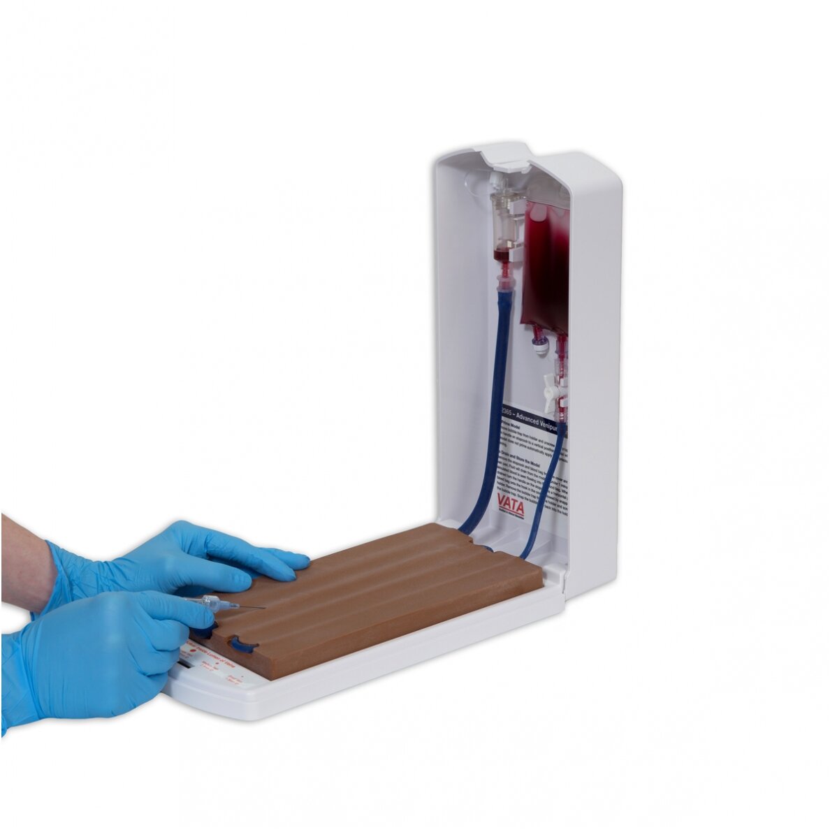 Pažangi keturių venų venipunktūros treniruočių priemonė™ - Dermalike II™ Latex Free - tamsi oda 1 Pažangi keturių venų venipunktūros treniruočių priemonė™ - Dermalike II™ Latex Free - tamsi oda 1